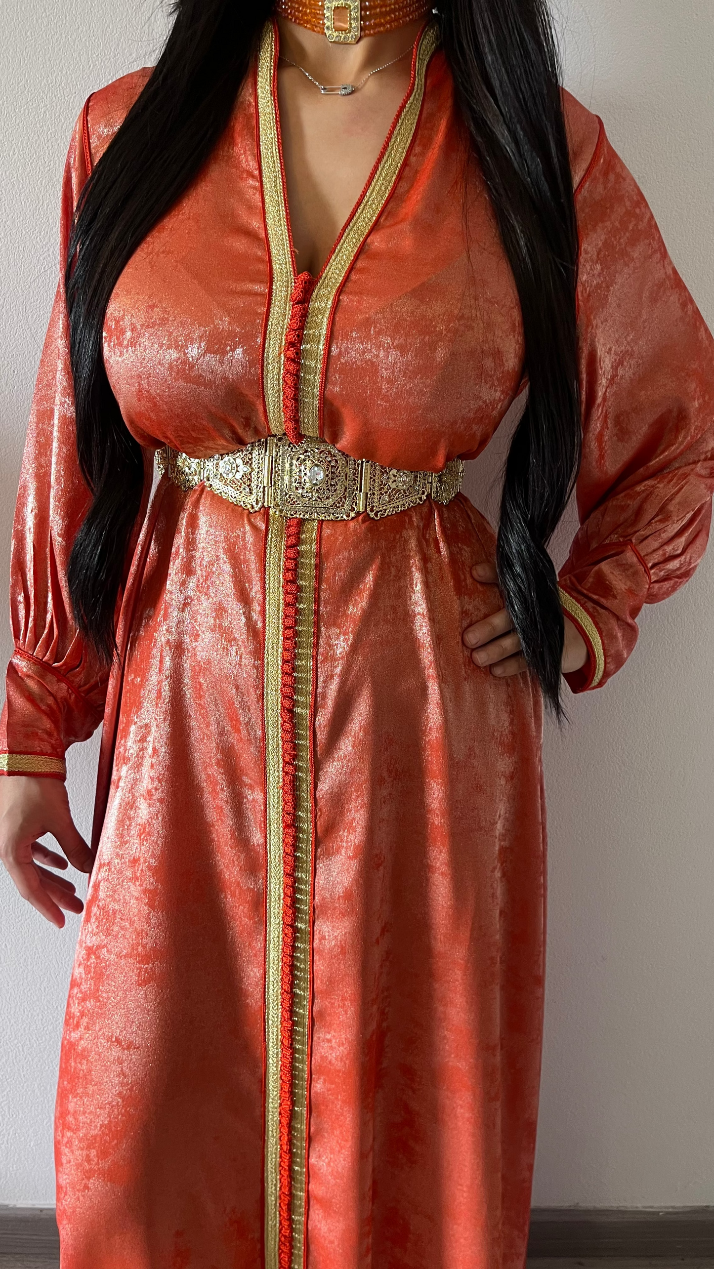 Caftan en lamé de soie orange