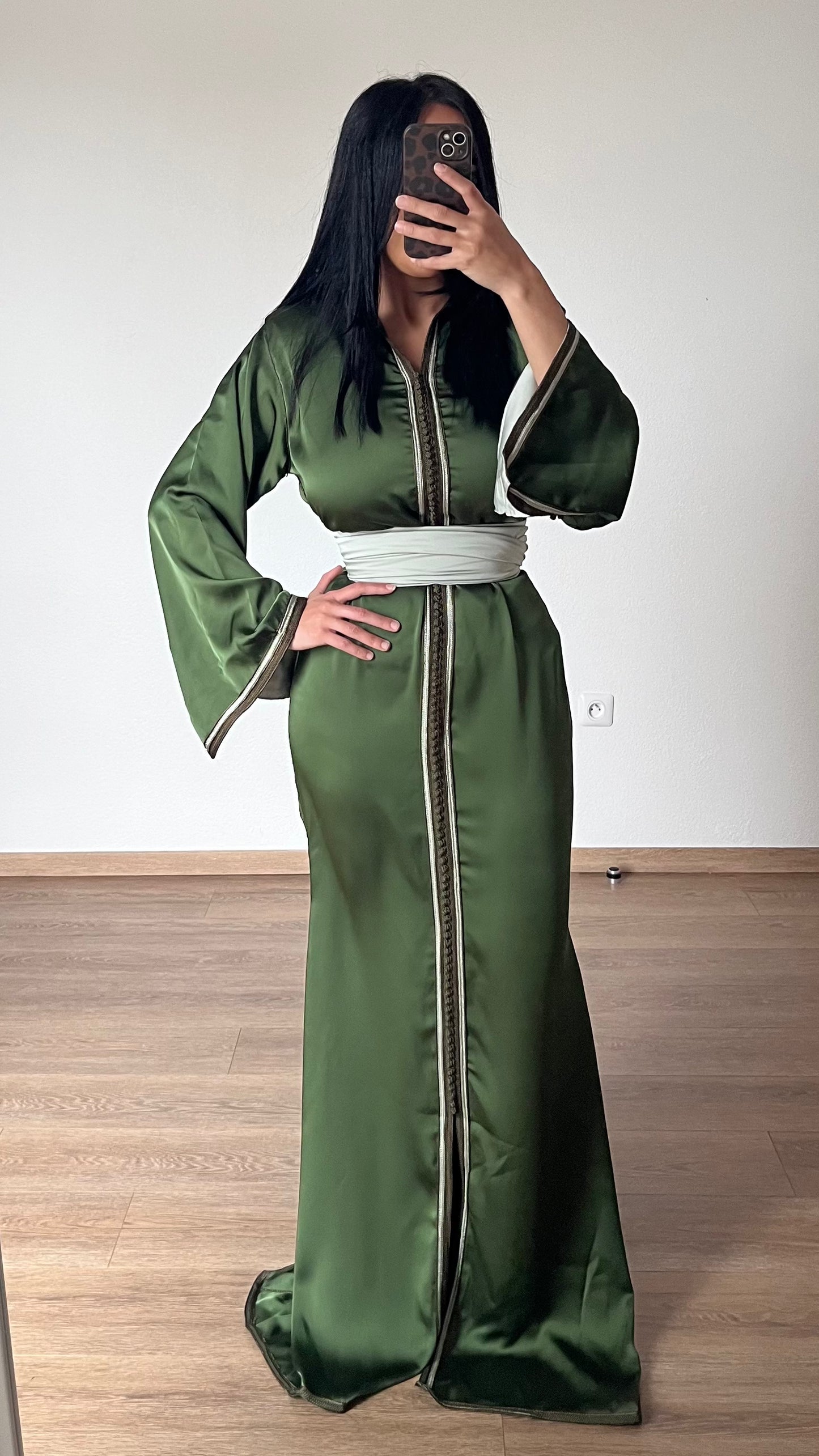 Caftan en satin vert