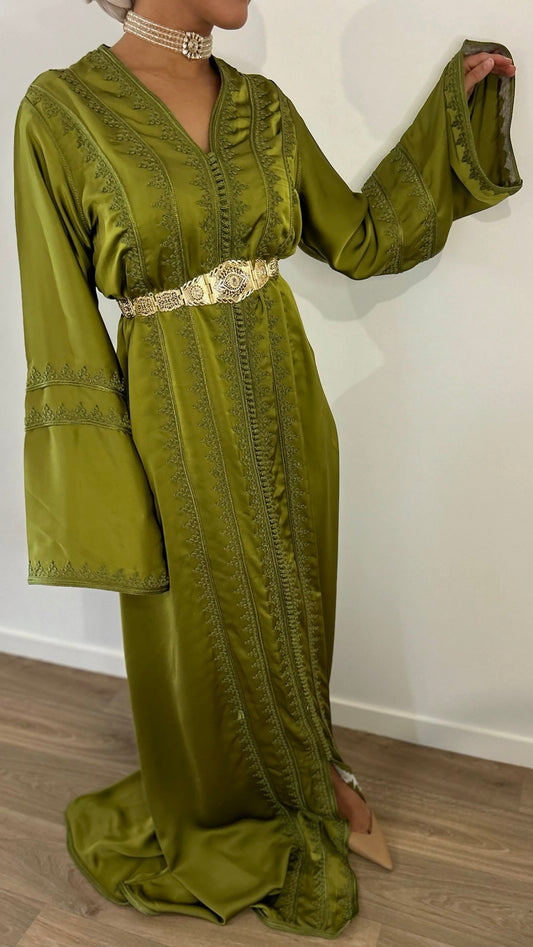 Caftan en drap de soie vert brodé